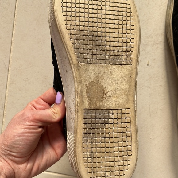 Black velvet boat shoe with rose - Picture 3 of 3